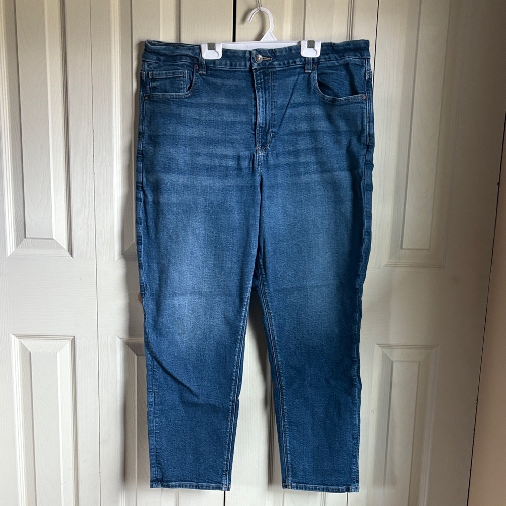American Eagle Outfitters Curvy Mom Jeans